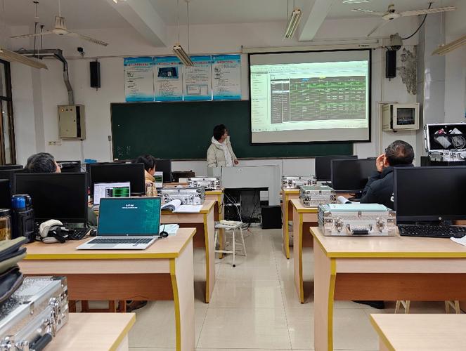 计算机系成功举办龙芯CPU体系结构实验培训活动